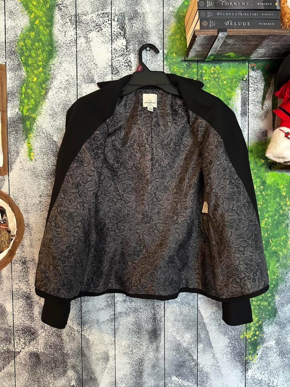 Anne Klein Black Blazer with Floral-Patterned Gray Lining